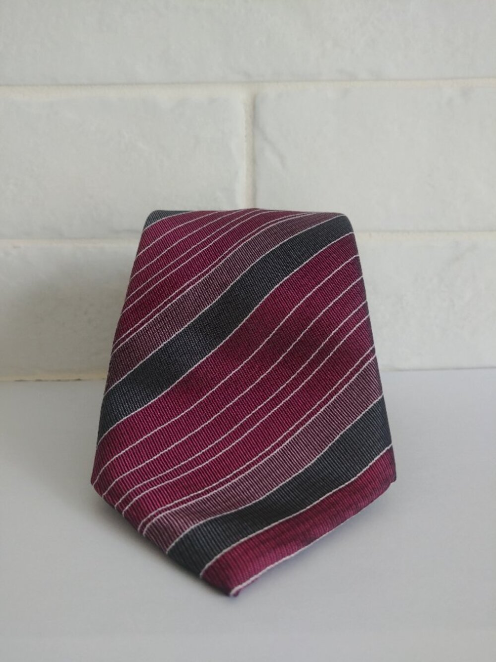 100% silk Le Chateau purple blue stripes striped tie